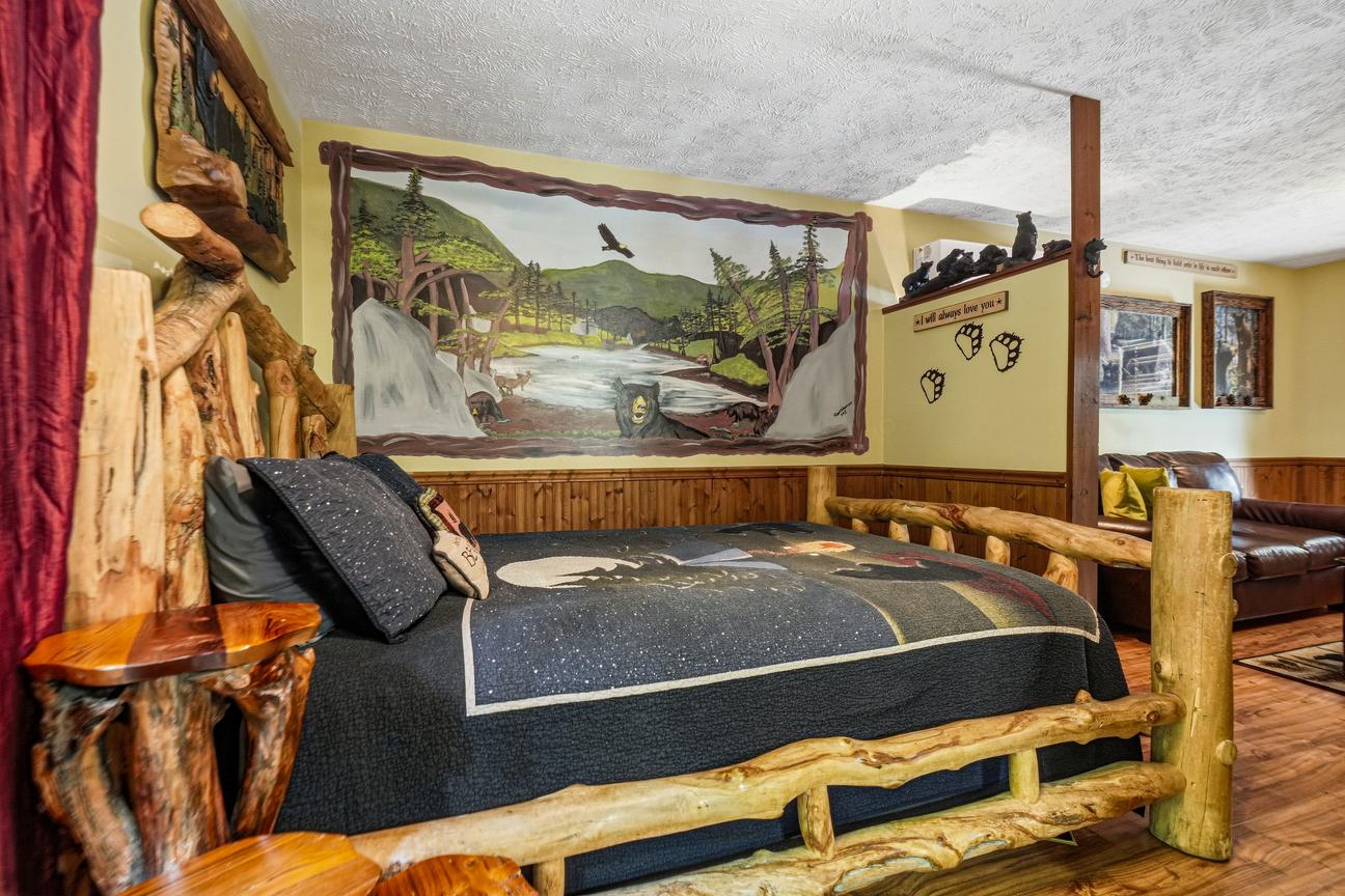 Bear Mountain Hollow