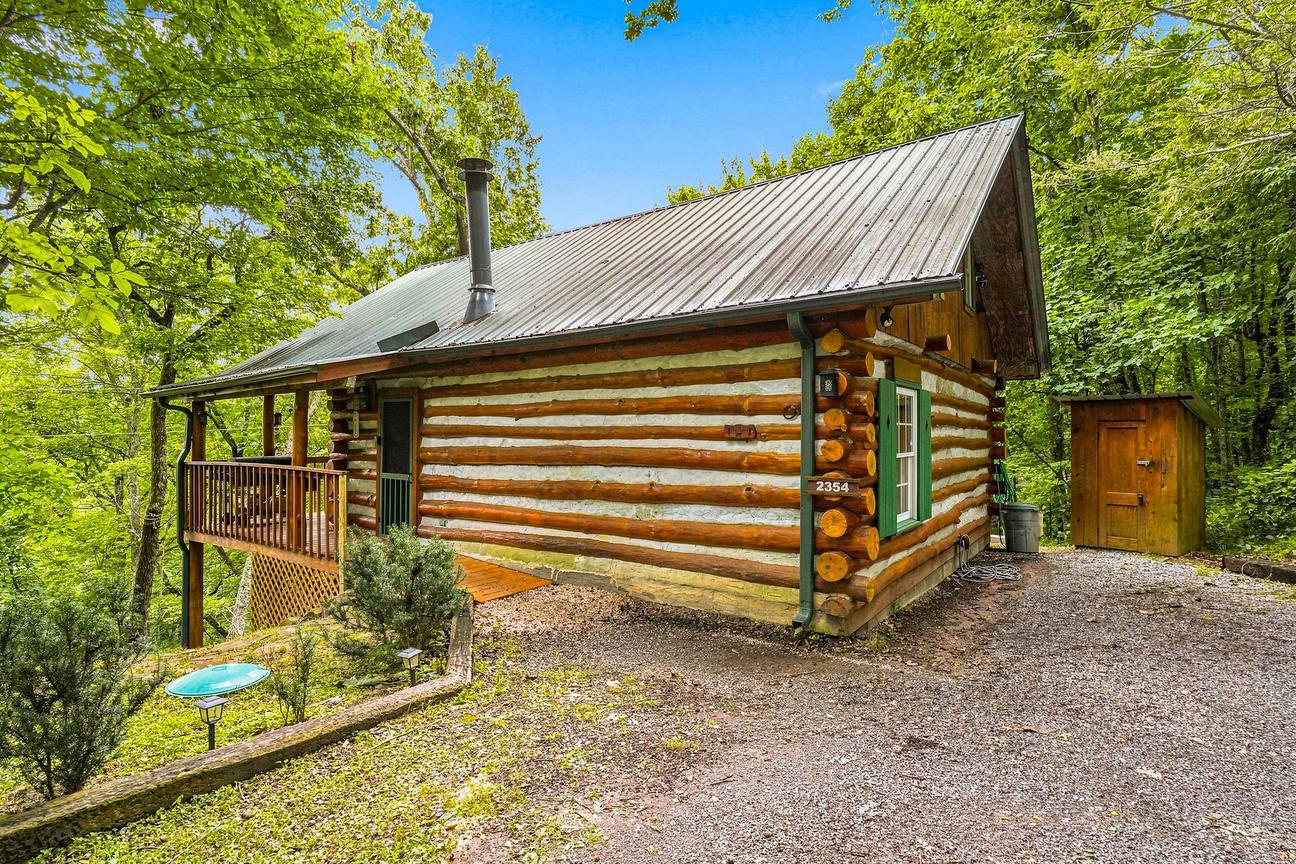 Pine Knot Cabin