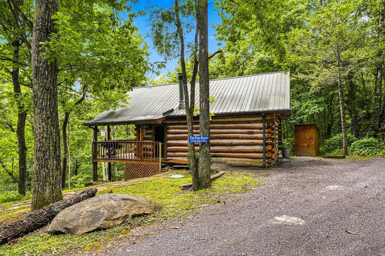 Pine Knot Cabin