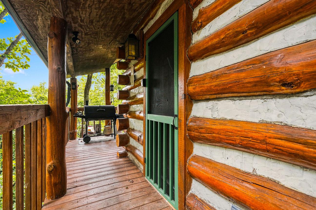Pine Knot Cabin