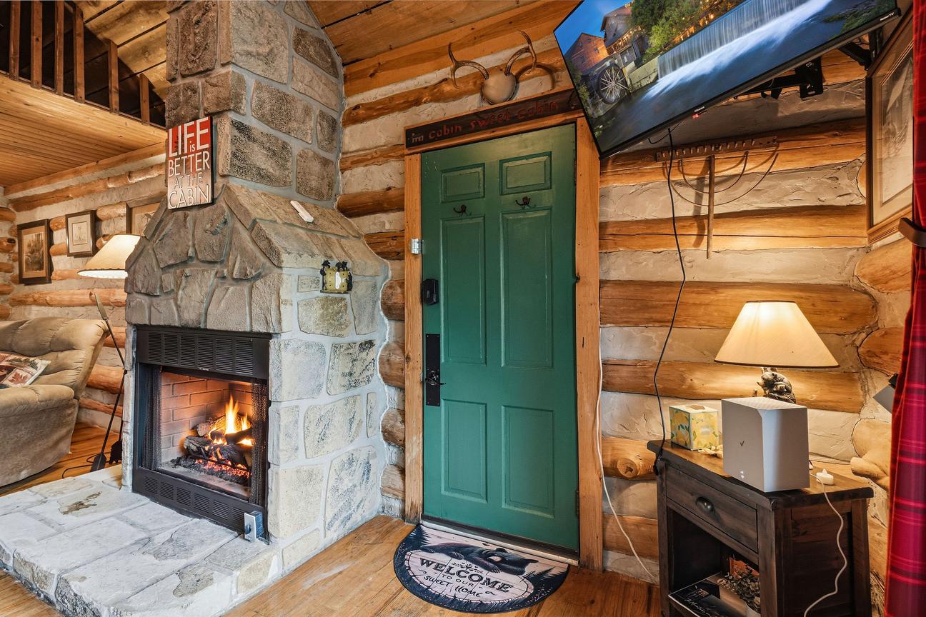 Pine Knot Cabin