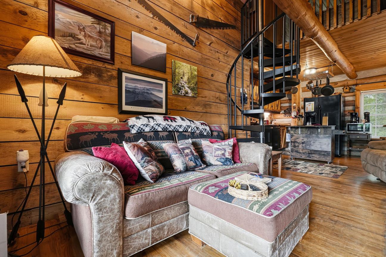 Pine Knot Cabin