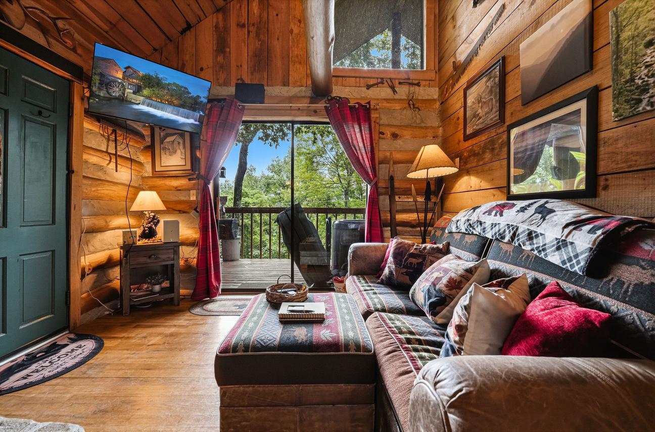 Pine Knot Cabin