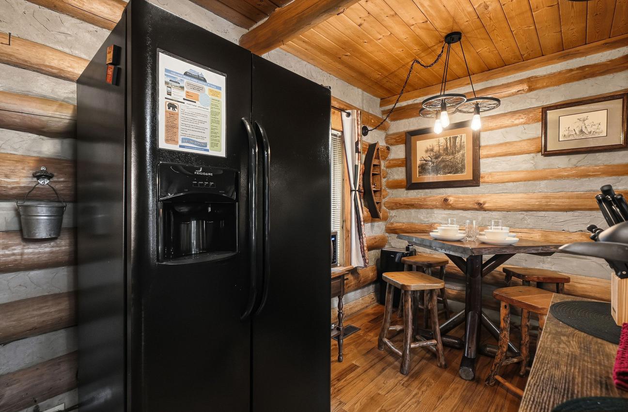 Pine Knot Cabin