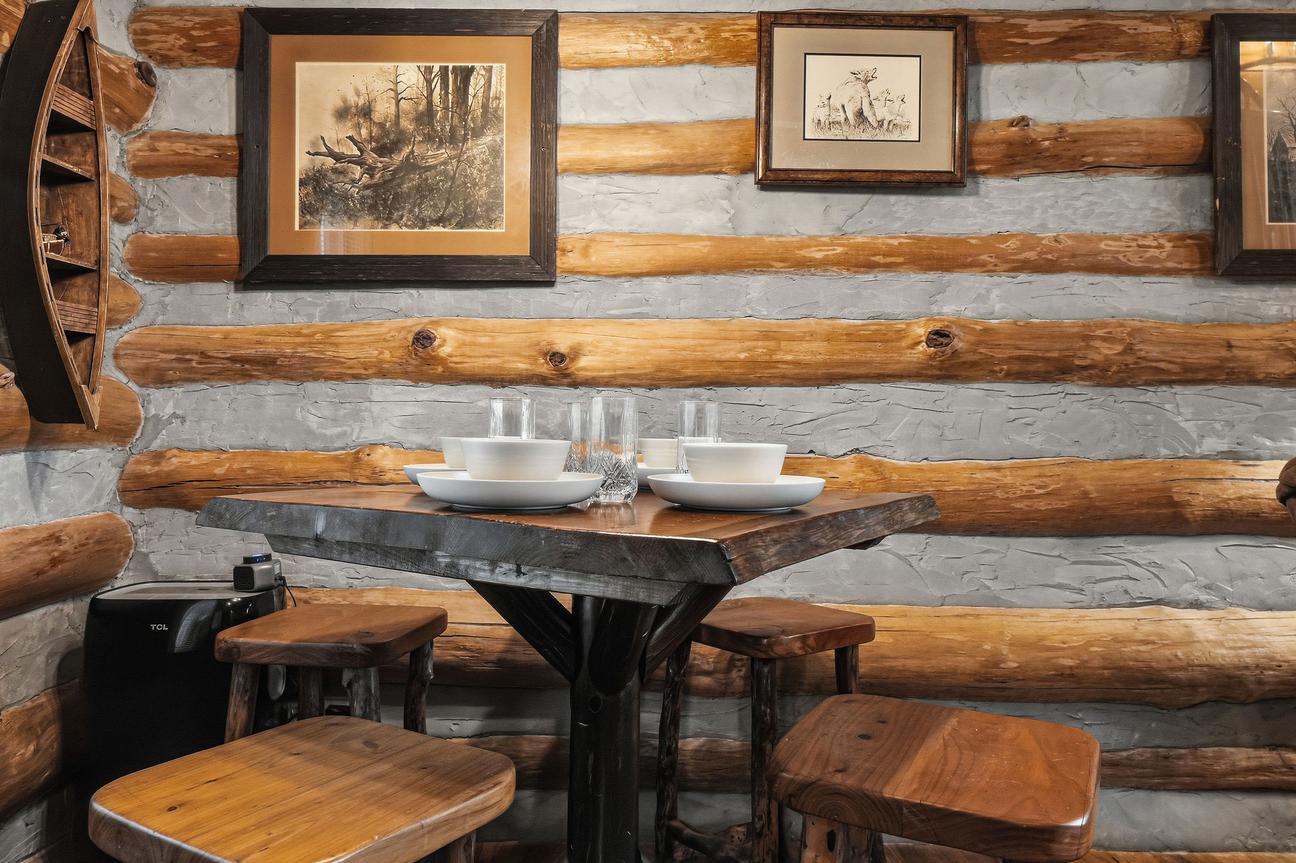Pine Knot Cabin