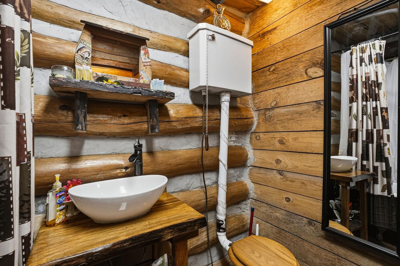 Pine Knot Cabin