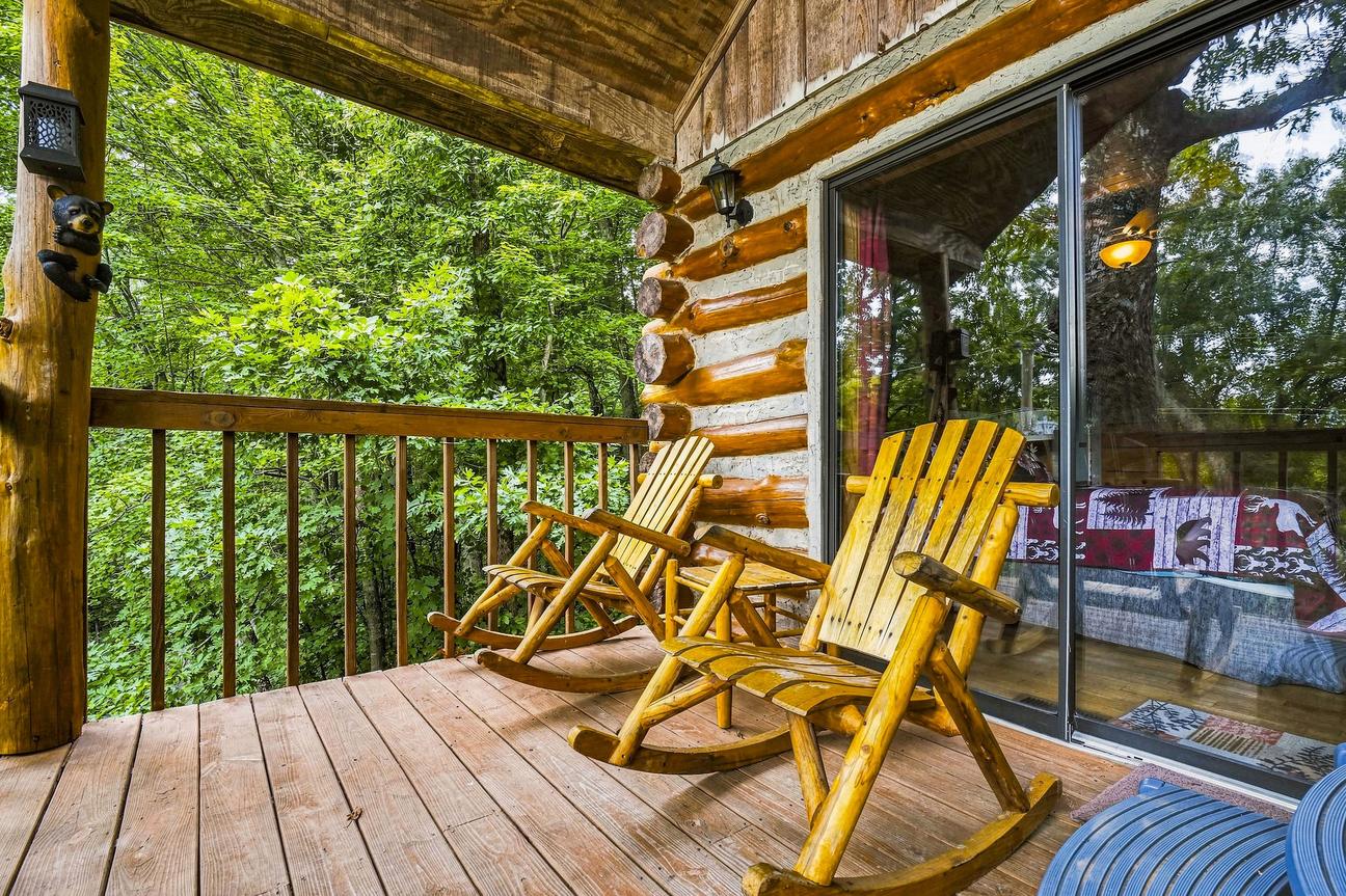 Pine Knot Cabin