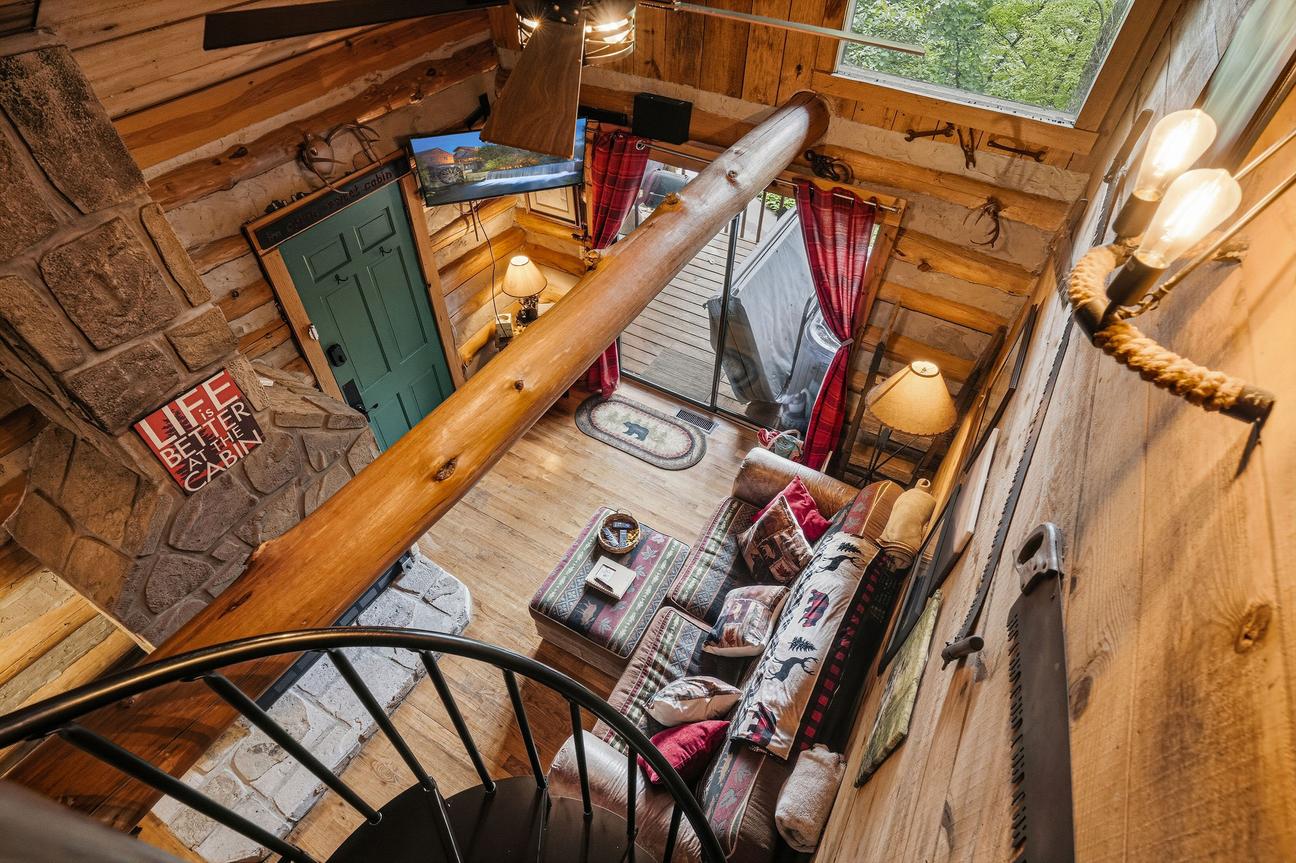 Pine Knot Cabin