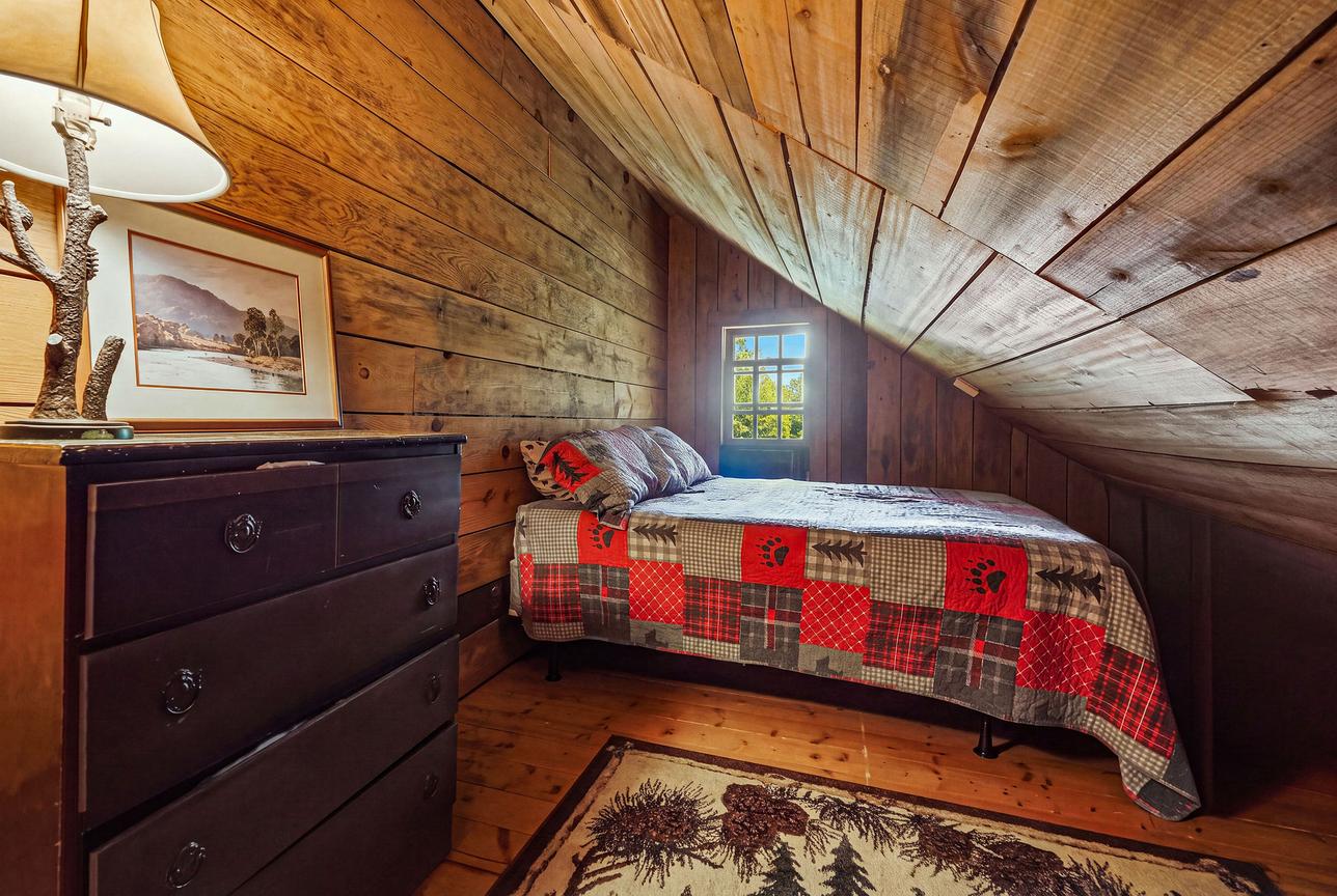 Pine Knot Cabin