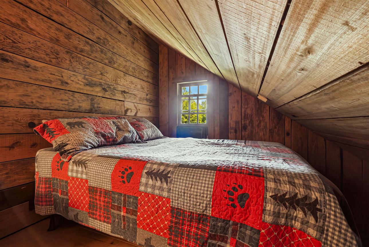 Pine Knot Cabin