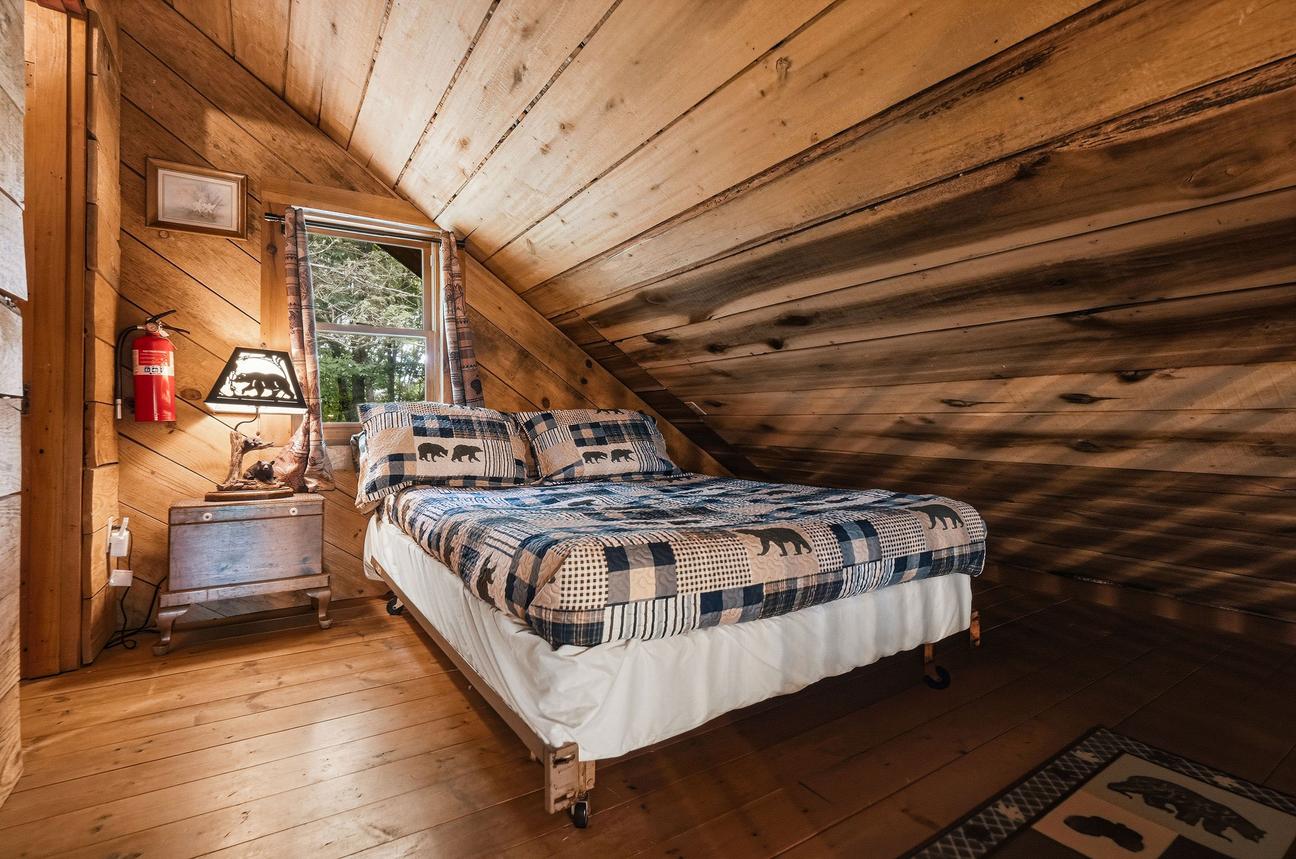 Pine Knot Cabin