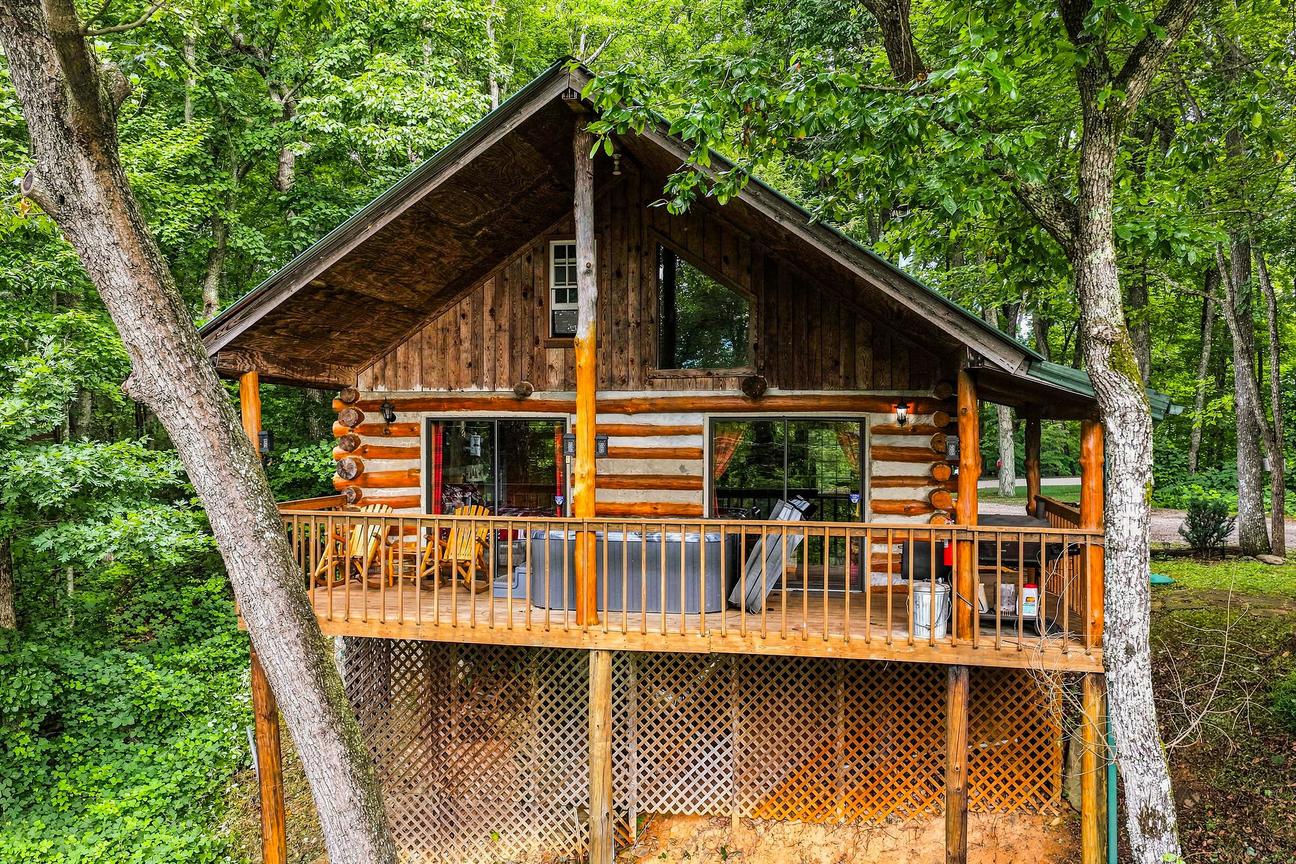 Pine Knot Cabin