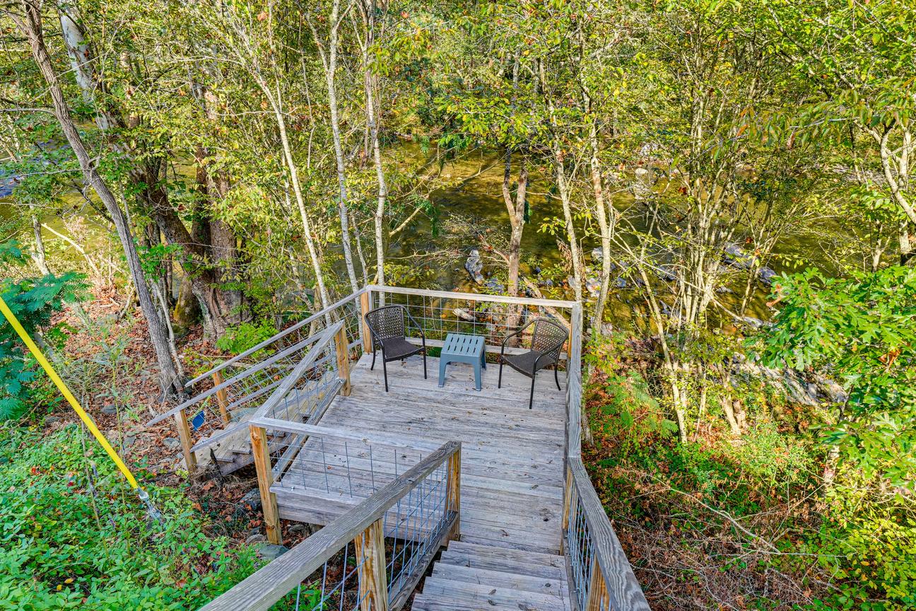 Tranquility River Chalet