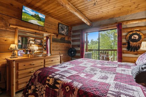 Pine Knot Cabin