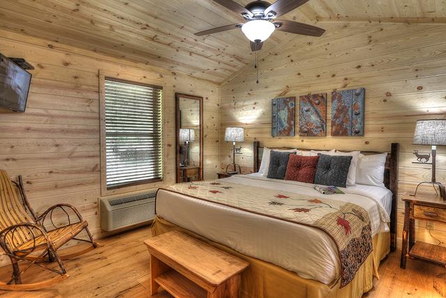 1- Tree House 1 Bedroom Cabin At Parkside Cabin Rentals