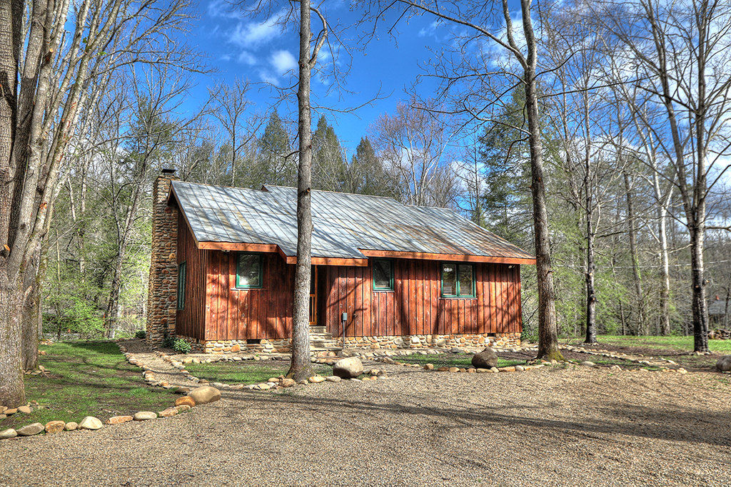 Riverhome 2 Bedroom Cabin At Parkside Cabin Rentals