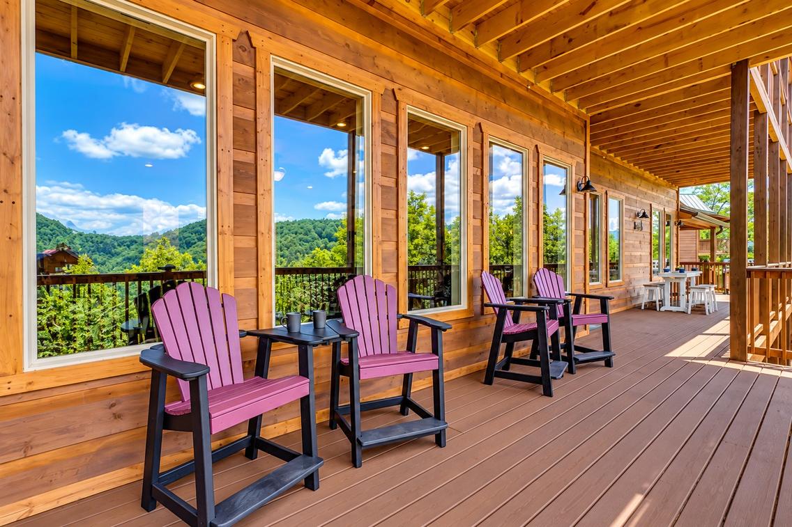 Bee Chillin Bear Inn