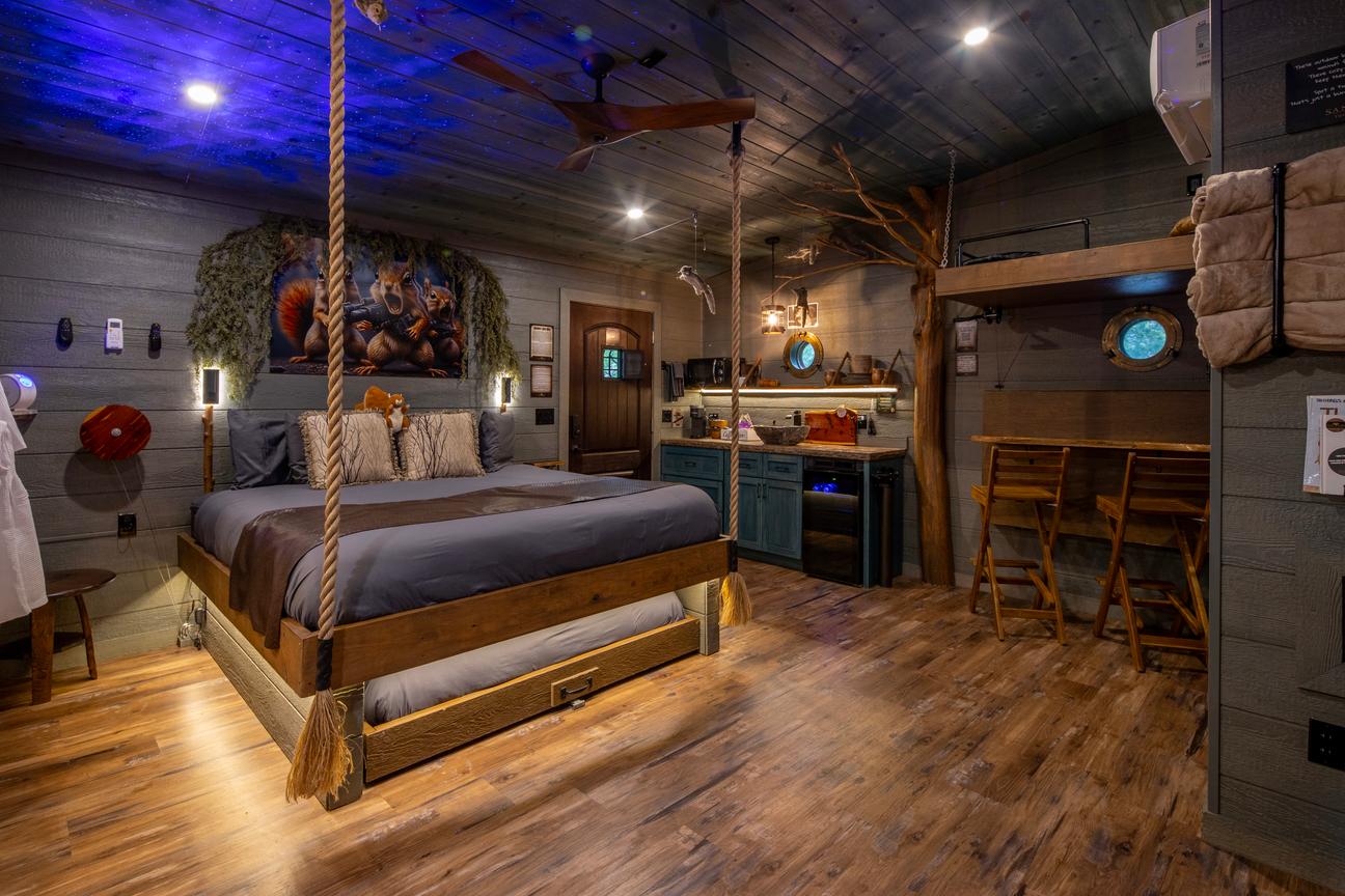 SQUIRRELS GONE WILD TREE FORT TREEHOUSE - SANCTUARY TREEHOUSE RESORT - SLEEPS 6 - WOODED VIEW