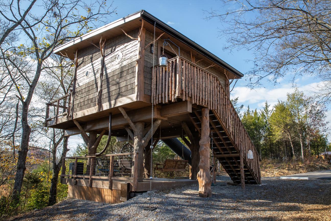 CHASING FIREFLIES TREE FORT TREEHOUSE - SANCTUARY TREEHOUSE RESORT - WOODED VIEW - SLEEPS 6 - OUR FIRST TREEHOUSE