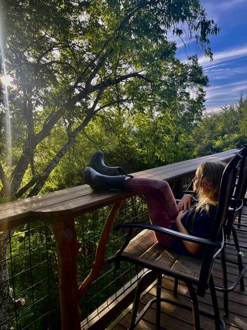 A REMOTE FEELING, YET MINUTES FROM THE AREAS BEST SHOPPING, DINING, & ENTERTAINMENT IN SEVIERVILLE, PIGEON FORGE, & GATLINBURG