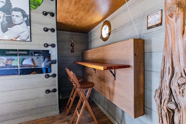 VOILA - EXTRA INDOOR SEATING OR A WORK SPACE FOR THAT PRETEND "WORKING" VACATION IN THE SMOKY MOUNTAINS (WINK)