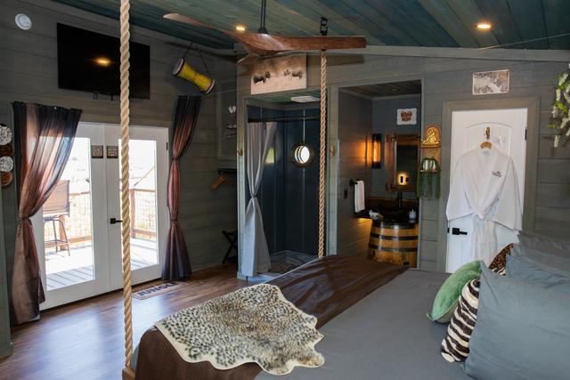 RAIN SHOWER - CLOSET - FAN - 50" TV - STAR LIT CEILING - FRENCH DOORS TO YOUR UPPER DECK FOR SMOKY MOUNTAIN VIEWS