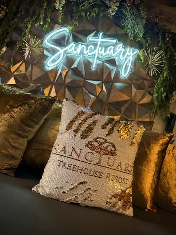 WE THINK IT'S TIME YOU CHECKED IN FOR TREE-T-MENT AT A LUXURY TREEHOUSE IN THE SMOKY MOUNTAINS