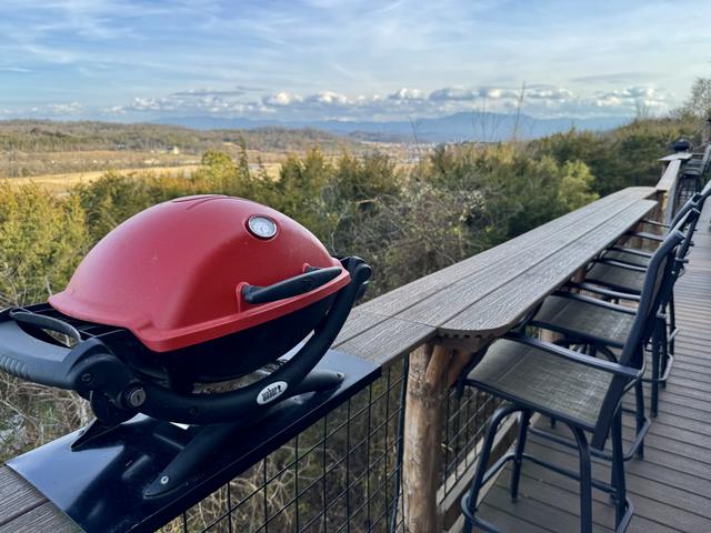 UPPER DECK VIEWS - 2 WEBER GAS GRILLS - BAR TOP SEATING FOR 8