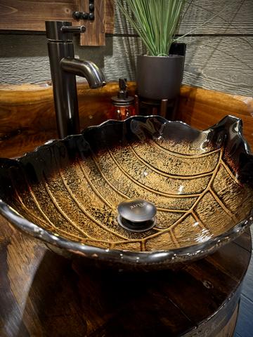 CUSTOM LUXURY BATHROOM SINK - MAGNIFYING MAKE UP MIRROR - HAIR DRYER - TOILETRIES AND LUXURY LINENS PROVIDED