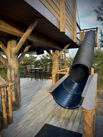 LOWER DECK 20-FOOT SLIDE EXIT