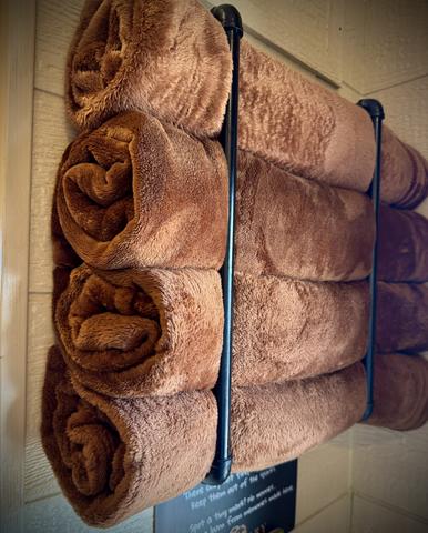 OUTDOOR BLANKETS PROVIDED FOR COZY NIGHTS BY THE FIRE AT HONEY HOLE TREEHOUSE - SANCTUARY TREEHOUSE RESORT - SMOKY MOUNTAINS - SEVIERVILLE, PIGEON FORGE, GATLINBURG