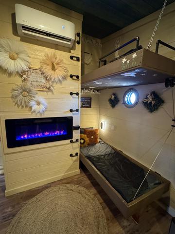 DOUBLE BUNKS - LED FIRE PLACE - READING LIGHTS - USB CHARGE PORTS - PORT HOLE WINDOWS - LUXURY LINENS & SLEEPING BAGS PROVIDED