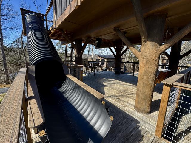20-FOOT SLIDE AND LOWER DECK AMONG THE WILDFLOWERS TREEHOUSE - SLEEPS 6 - SMOKY MOUNTAINS