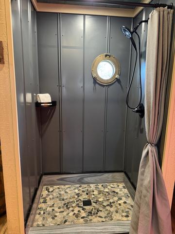 RAIN TILE SHOWER - PORT HOLE WINDOWS - LUXURY LINENS & TOILETRIES PROVIDED