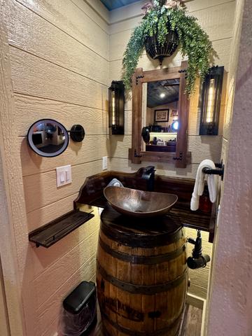 JACK DANIEL'S CUSTOM MADE IN HOUSE WHISKEY BARREL VANITY SINK - MAGNIFYING MIRROR - HAIR DRYER - LUXURY LINENS & TOILETRIES PROVIDED
