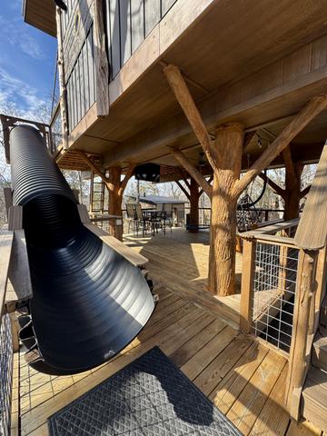 20-FOOT SLIDE EXIT - LOWER DECK 