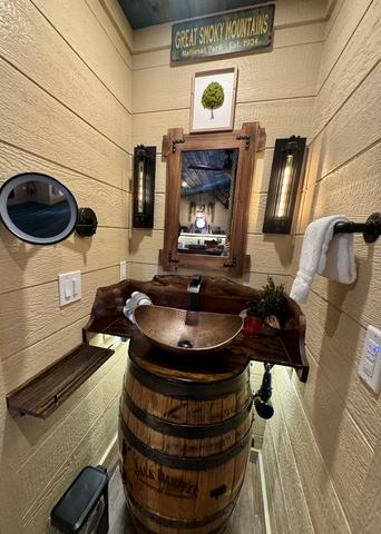 JACK DANIEL'S CUSTOM MADE IN HOUSE WHISKEY BARREL SINK VANITY - MAGNIFYING MIRROR - HAIR DRYER - LUXURY LINENS & TOILETRIES PROVIDED