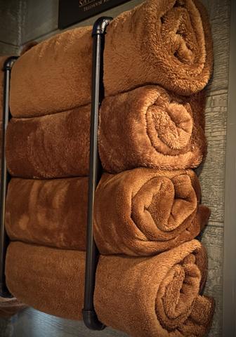 OUTDOOR BLANKETS FOR COZY NIGHTS BY THE FIRE