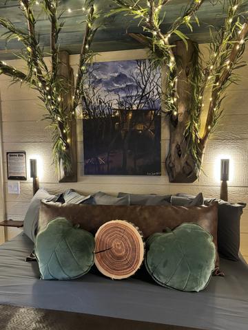 MORNING WOOD TREEHOUSE - SLEEPS 6 - WOODED VIEW - SANCTUARY TREEHOUSE RESORT IN THE SMOKY MOUNTAINS