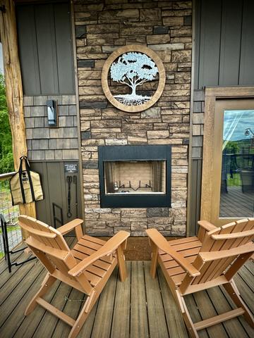 UPPER DECK - WOOD BURNING FIREPLACE - MORNING WOOD TREEHOUSE - UNLIMITED FIREWOOD, OUTDOOR BLANKETS, & FIRE STARTER KITS INCLUDED