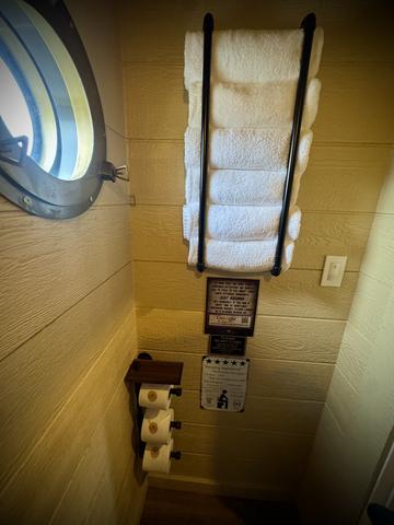 LUXURY LINENS, PAPER PRODUCTS, TRASH BAGS, AND TOILETRIES ARE PROVIDED