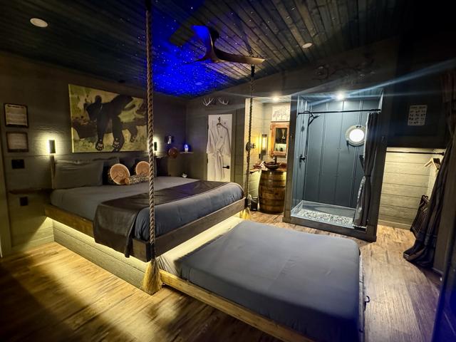 SECRET QUEEN ROLL OUT BED - CRANK THE WHEEL AND REVEAL AN INTERACTIVE FEATURE - TREEMENDOUS FUN TREEHOUSE