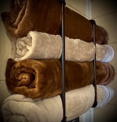 OUTDOOR BLANKETS FOR COZY FIRESIDE NIGHTS ARE PROVIDED