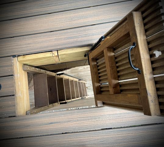 2 SECRET LADDERS - 2 ESCAPE HATCHES