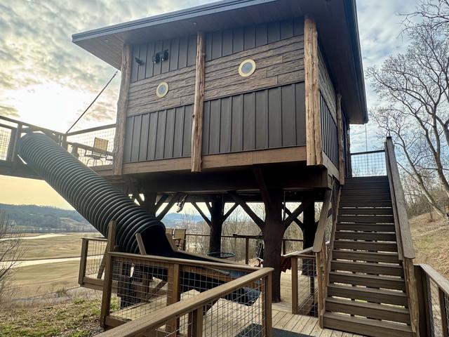 LAND OF THE FREE/HOME OF THE BRAVE - TREEFORT DOUBLE TREEHOUSES - SLEEPS UP TO 12 - CONNECTED WITH A BRIDGE - MOUNTAIN & GOLF COURSE VIEWS - SANCTUARY TREEHOUSE RESORT IN THE SMOKIES