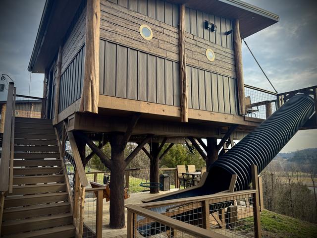 LAND OF THE FREE/HOME OF THE BRAVE - TREEFORT DOUBLE TREEHOUSES - SLEEPS UP TO 12 - CONNECTED WITH A BRIDGE - MOUNTAIN & GOLF COURSE VIEWS - SANCTUARY TREEHOUSE RESORT IN THE SMOKIES
