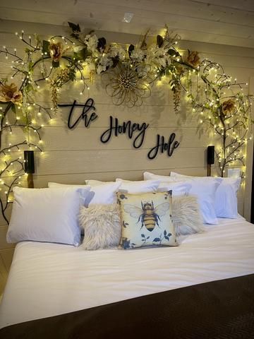 HONEY HOLE LUXE TREEHOUSE IS THE PERFECT PLACE FOR COUPLES TO DISCONNECT & RECONNECT IN THE SMOKY MOUNTAINS - RESERVE TODAY! 