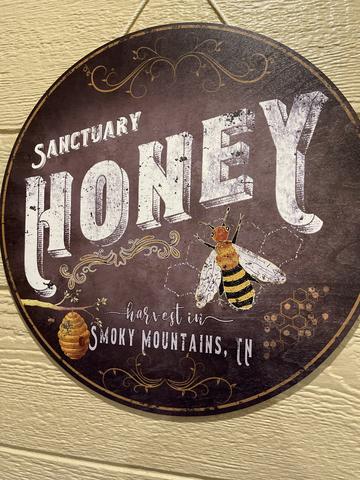 HONEY HOLE LUXE MOUNTAIN VIEW TREEHOUSE AT SANCTUARY TREEHOUSE RESORT