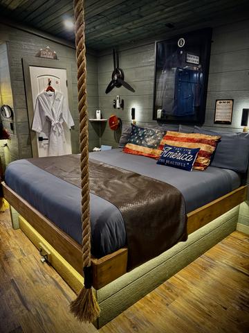 ROPE SUSPENDED KING BED - SECRET ROLL OUT QUEEN UNDERNEATH - AIR FORT ONE TREEHOUSE