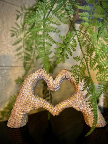 AMONG THE WILDFLOWERS TREEHOUSE - SLEEPS 6 - WOODED VIEW - SMOKY MOUNTAINS - CONVENIENT TO THE AREAS BEST IN SHOPPING, DINING, & ENTERTAINMENT